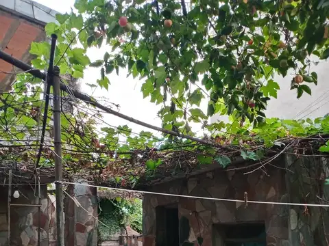 Casa 4 ambientes con 1 baño