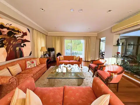 Casa 10 ambientes con 4 baños