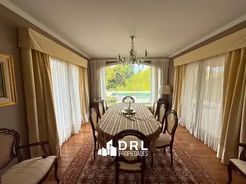 Casa 10 ambientes con 4 baños