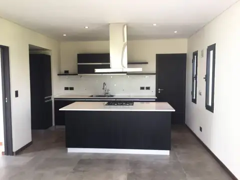 VENTA CASA 4 AMB Y DEP - VISTAS - PUERTOS DEL LAGO