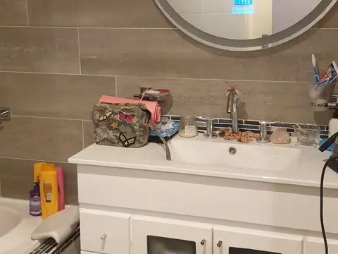 IMPECABLE CASA  6 AMB.EN  DOS PLANTAS CON PISCINA CLIMATIZADA.4 BAÑOS.