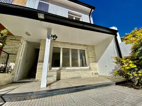 Excelente Casa de 2 Dormitorios en Alquiler, Con Jardín - Olivos