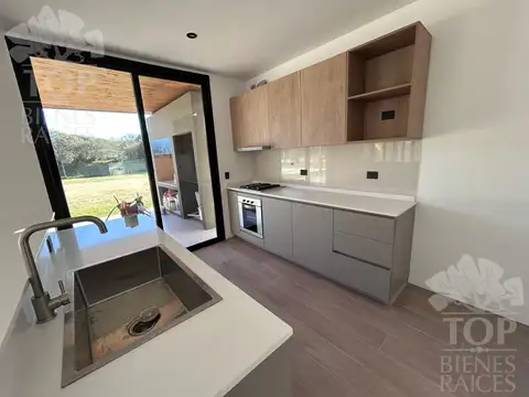 Casa en Venta con 5 cocheras