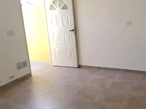 Depto Tipo Casa 2 ambientes con 1 baño
