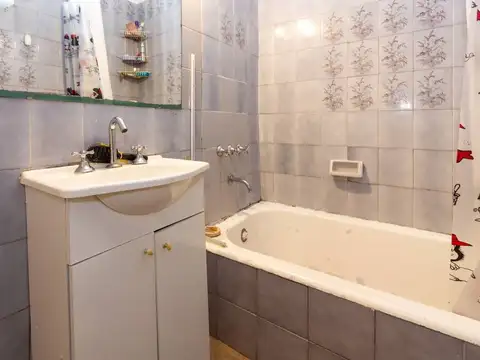 Depto Tipo Casa 4 ambientes con 2 baños