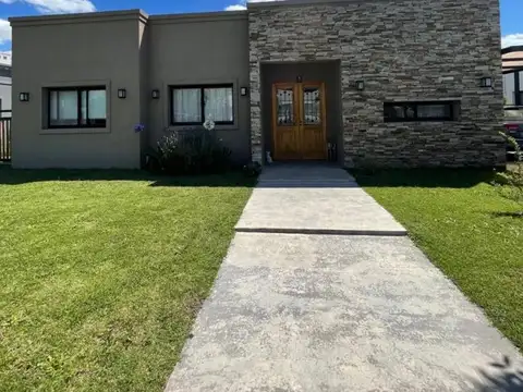 Casa en Venta en Pilar del Este - Santa Lucia, USD 159.000