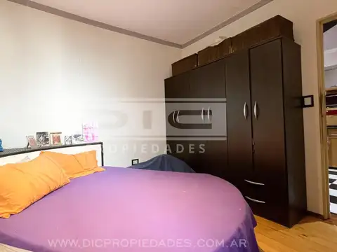 Casa 9 ambientes con 4 baños