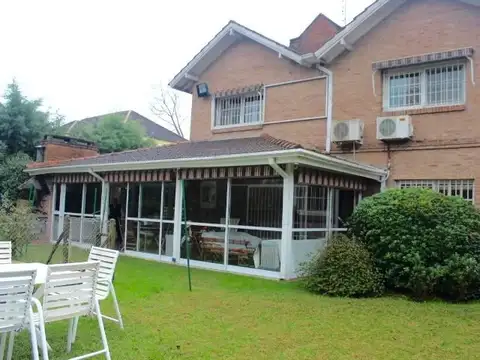 Casa en Venta con 2 cocheras