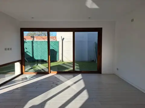 Casa 4 ambientes con 1 baño