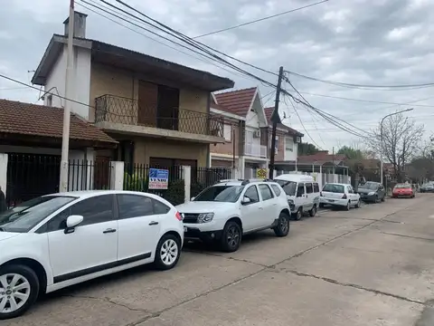 EN VENTA EN CIUDAD JARDIN GRAN CHALET UBICADO A UNA CUADRA DE LA ENTRADA DEL CLUB AFALP - FICHA 8048