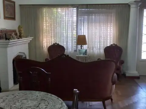 Casa 5 ambientes con 4 baños