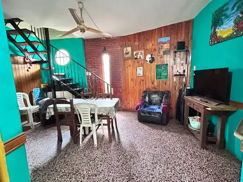 Depto Tipo Casa 4 ambientes con 2 baños