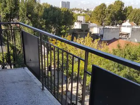 Departamento al frente con balcon! - Floresta