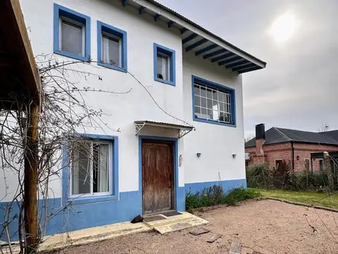 MJR. Venta casa 4 ambientes con piscina y amplio parque en Barrio La Emilia, Pilar.