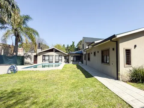 Casa en Venta 3 dormitorios con pileta en Funes