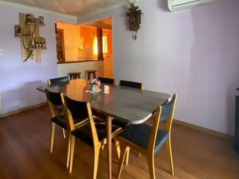 Casa en Venta con 4 cocheras