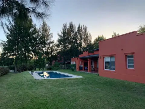 Casa 6 ambientes con 5 baños