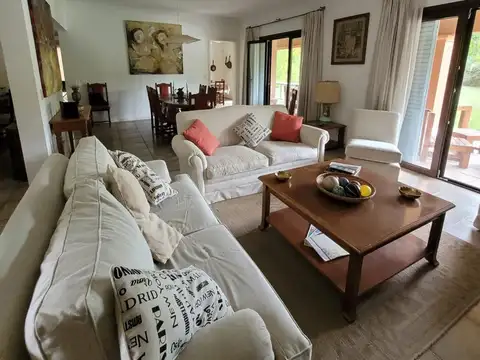 Alquiler  Anual Precio a Consultar ESCOBAR  CASA  5 dormitorios  Pileta Barrio Haras Santa María