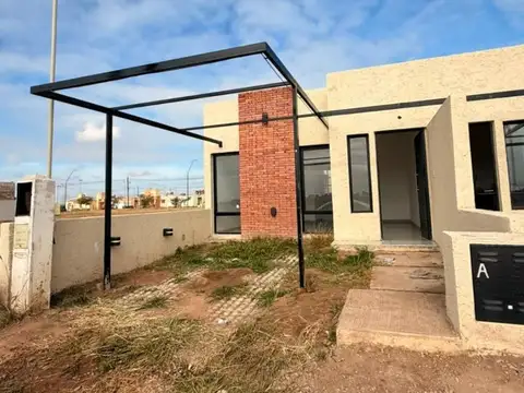 Casa 3 ambientes con 2 baños