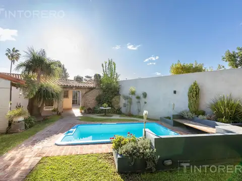 VENTA CASA 3 AMBIENTES HURLINGHAM CON PILETA