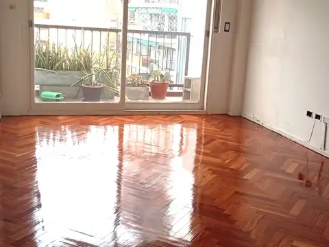 Departamento de 3 amb, apto profesional, con balcón, luminoso, lavadero independiente, placares