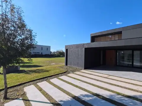 Casa en Alquiler de 4 dormitorios