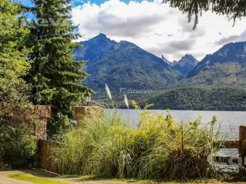 Casa Sobre el Lago Gutierrez