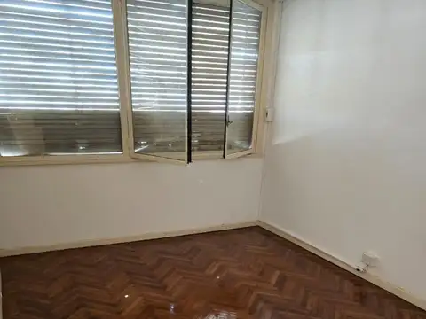 Depto 3 ambientes a mts de Av Santa Fe pisos de parquet