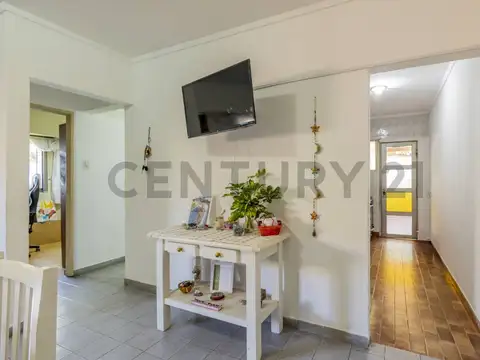 511 1300, Piso 0