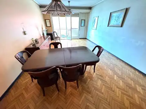 Venta Departamento- 4 ambientes c/dependencia de servicio