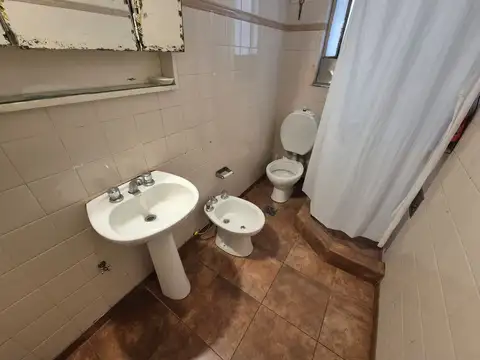 VENTA DPTO 4 AMB A REFACCIONAR-MONSERRAT