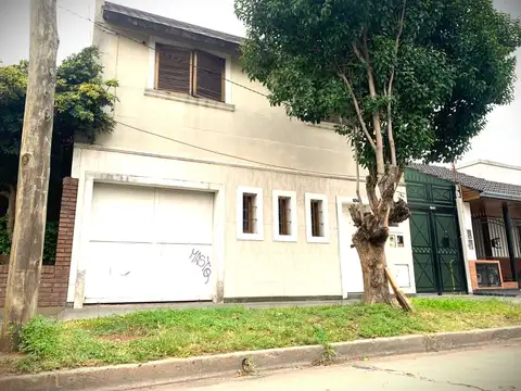 VENDIDA   Apto Crédito - Vivienda c/Galpón 120 m2 cub aprox c/Fondo libre Quincho, MB  zona céntrica