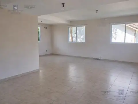 Casa 5 ambientes con 2 baños
