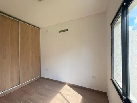 VENTA-CASA-MUY LUMINOSA-TRES DORMITORIOS-PILETA