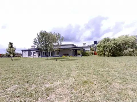 Casa 6 ambientes con 4 baños