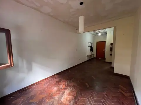 Vuelta de Obligado 2500, Piso 1