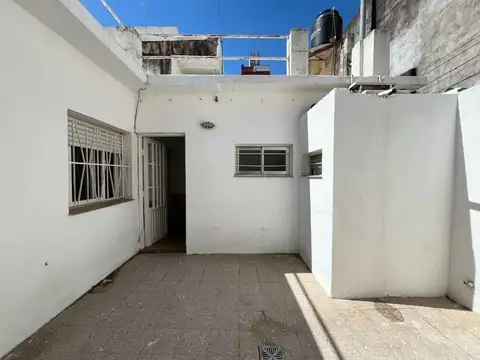 Casa 4 ambientes con 1 baño
