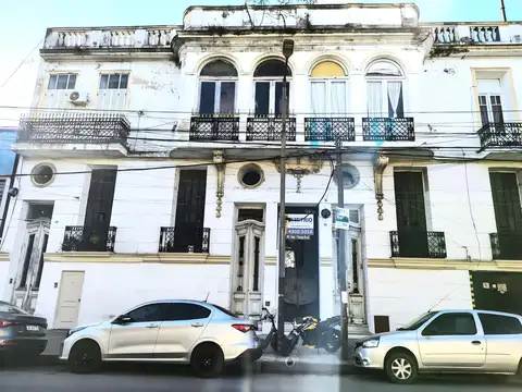 DEPARTAMENTO DE 2 AMB.TERRAZA PROPIA -P/ESCALERA