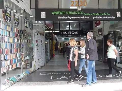 Excelente local en planta principal de Galería Las Vegas