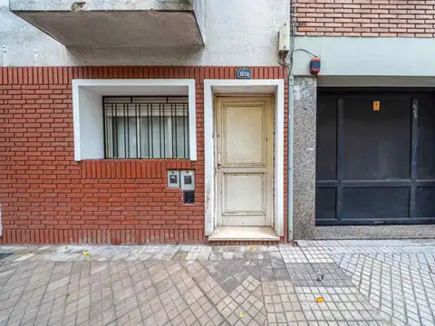 Venta de casa 4 dormitorios y terraza a reciclar
