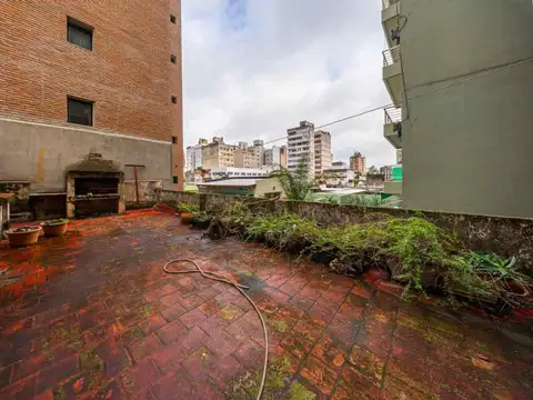 Casa 7 ambientes con 2 baños