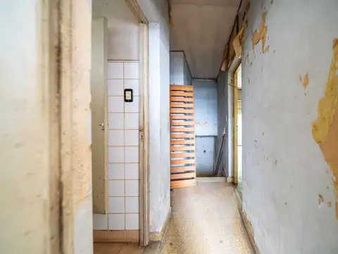 Venta de casa 4 dormitorios y terraza a reciclar