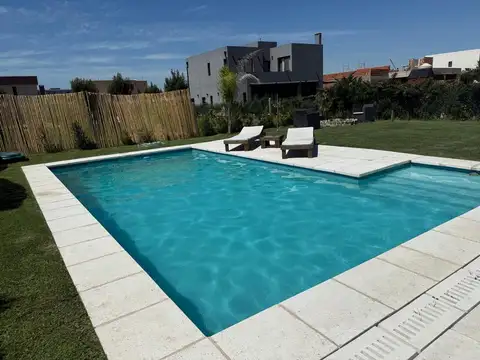 Santo Tomas - Mariano Acosta 3000