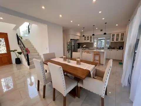Casa 5 ambientes con 3 baños