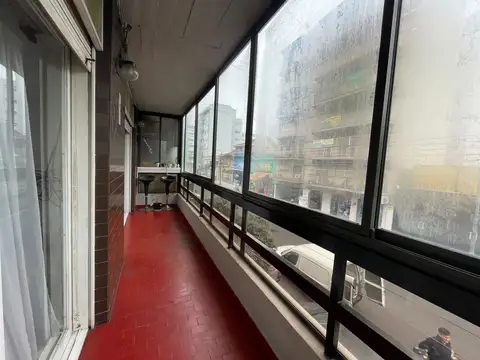 San Lorenzo 2400, Piso 1