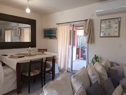 CASA c/ JARDIN DORM C/ VESTIDOR PILAR APTO CREDITO