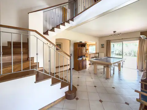 Casa 5 ambientes con 3 baños