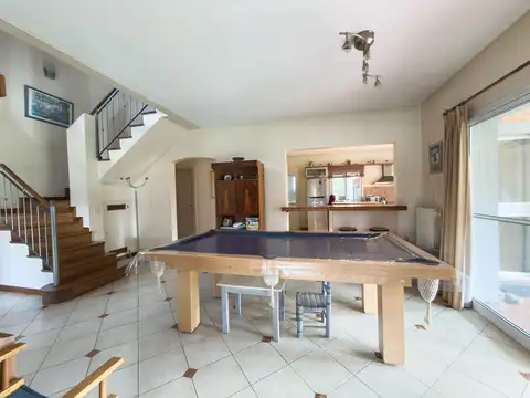 Casa en Venta con 4 cocheras