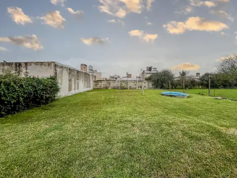 VENTA | PERMUTA - Casa dos dormitorios, y jardín - Funes City, Funes.