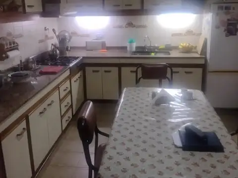 Casa en Venta con 3 cocheras